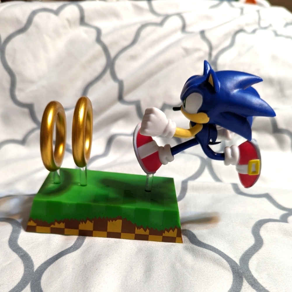 Sega Sonic the Hedgehog Sonic and Rings Adult Collectible Figure Lootcrate